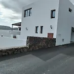 Casa Encarnacion بيت للعطل